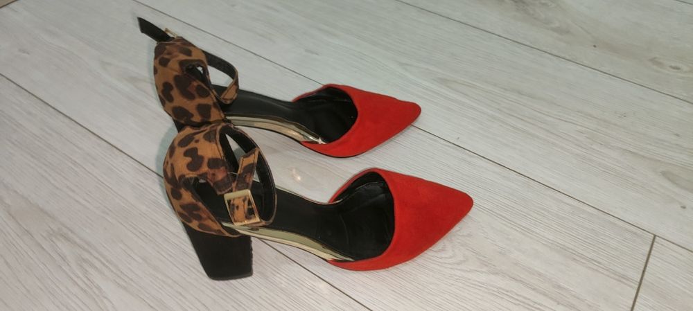 Sexowne buty na obcasie