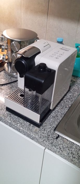 Máquina de café cápsulas Nespresso delonghi
