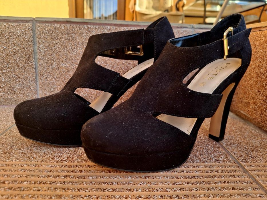 Buty na obcasie r.37