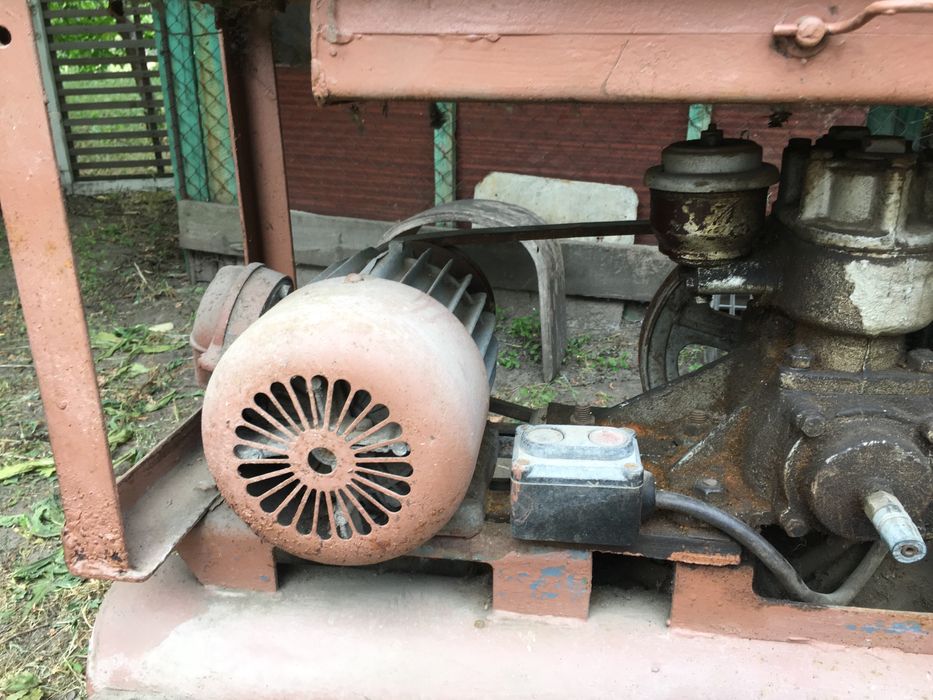 Продам компрессор380 Вт,можно переключить на 220Вт.