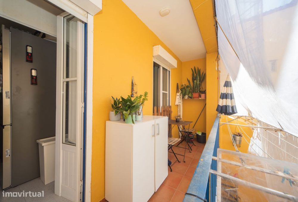 Apartamento T2+1 com cave e espaços adicionais na Tv. Nazaré, Lisboa