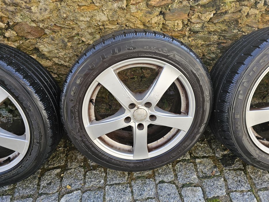 Jantes 17 5×112 Audi VW Seat Skoda Mercedes com pneus 225/50R17
Possí