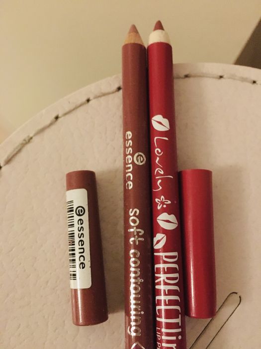 Essence Lovely zestaw kredka konturówka do ust 08 i 6