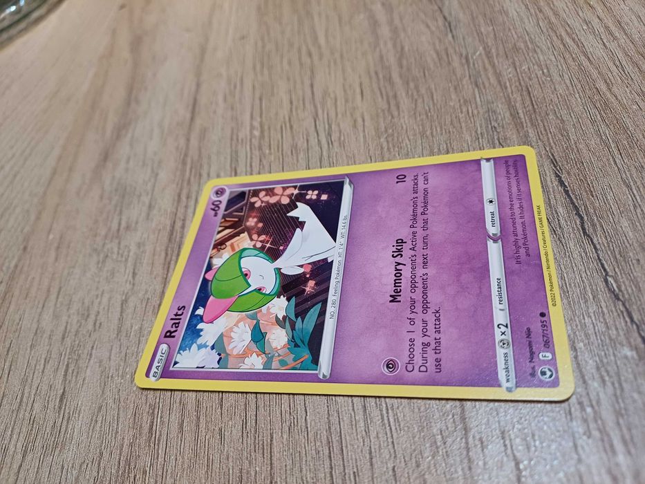 Carta Pokémon Ralts #67