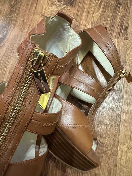 Brązowe miodowe boho skóra sandały obcas szpilka koturna Michael Kors