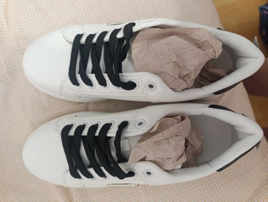 Sapatilhas Brancas NOVAS