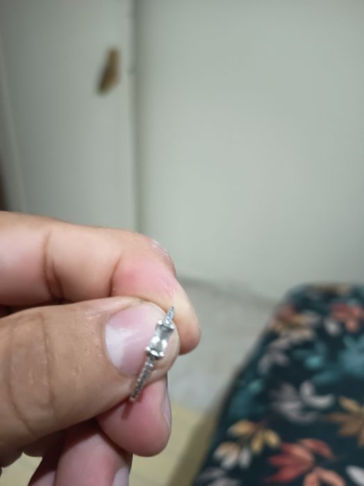Vendo Anel de Prata com pedra de zircone branca