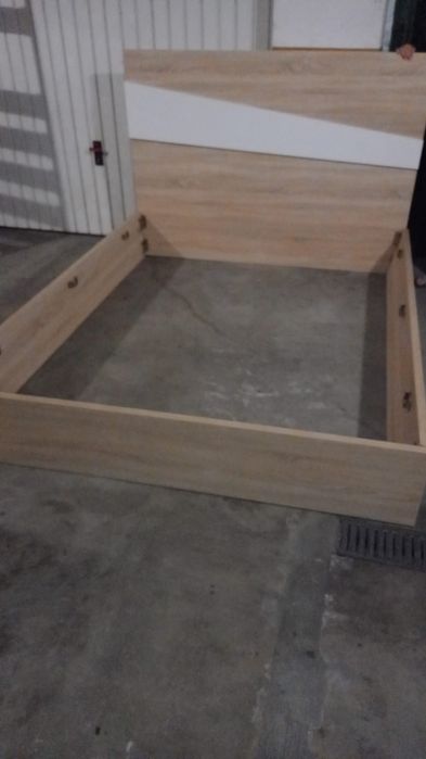Cama casal King sem colchão
