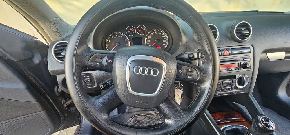 Audi A3 Sportback 1.6 FSI - 115cv - Muito bem estimado