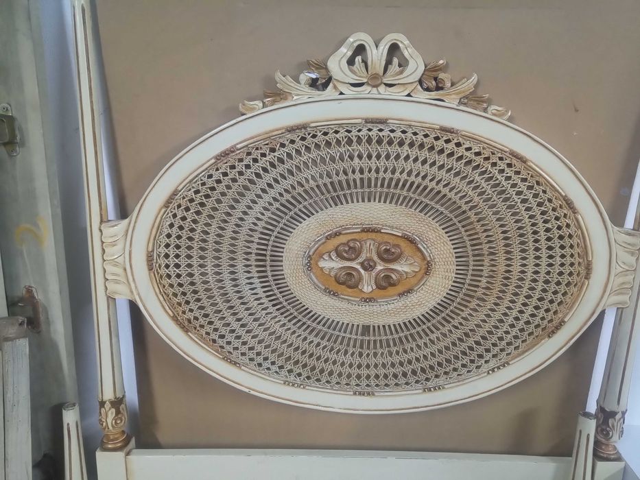 Quarto de solteiro vintage com duas camas iguais