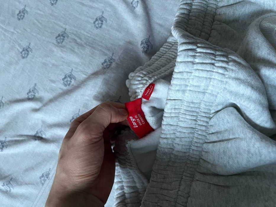 Supreme spodnie szare sportowe S LOGO L nowe