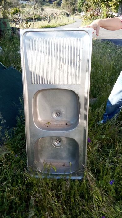 Portas em ferro e lava loiça em inox