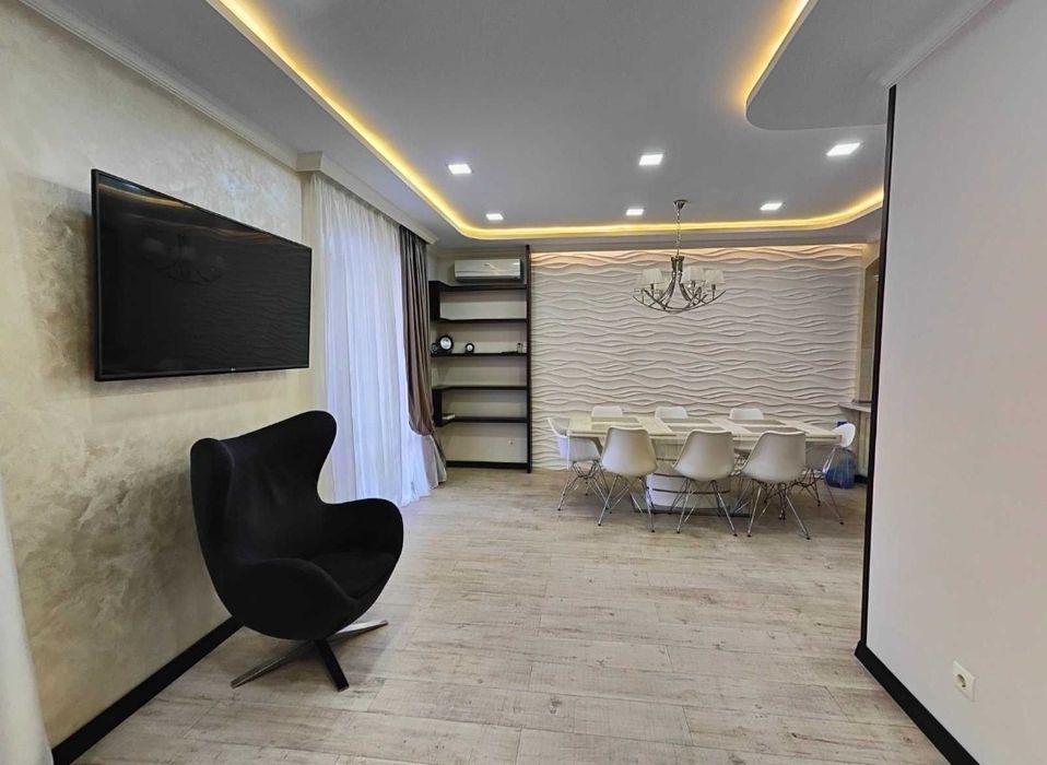 Продаж СУЧАСНОГО будинку з ЦОКОЛЬНИМ  поверхом вул. Солідарності ТОРГ