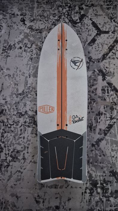 Surfskate Miller Air Rocket – Excelent⁰e Estado
Vendo surfskate Miller