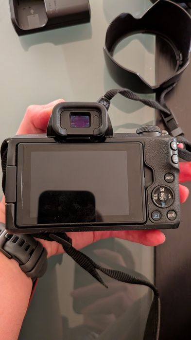 Canon EOS M50 + adaptador EOS M para EFS + EFS 18-135mm IS,