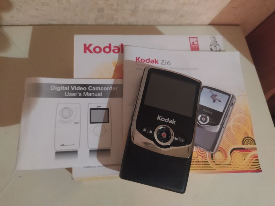 Камкордер Kodak Zi6