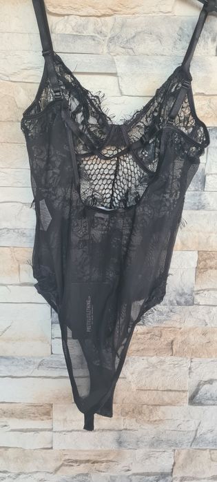 Nowe czarne body PrettyLittleThing rozm m