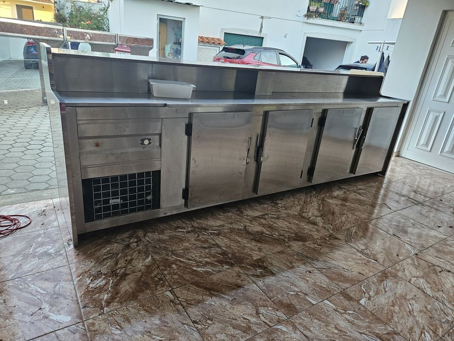 Vitrine p café, restaurante etc