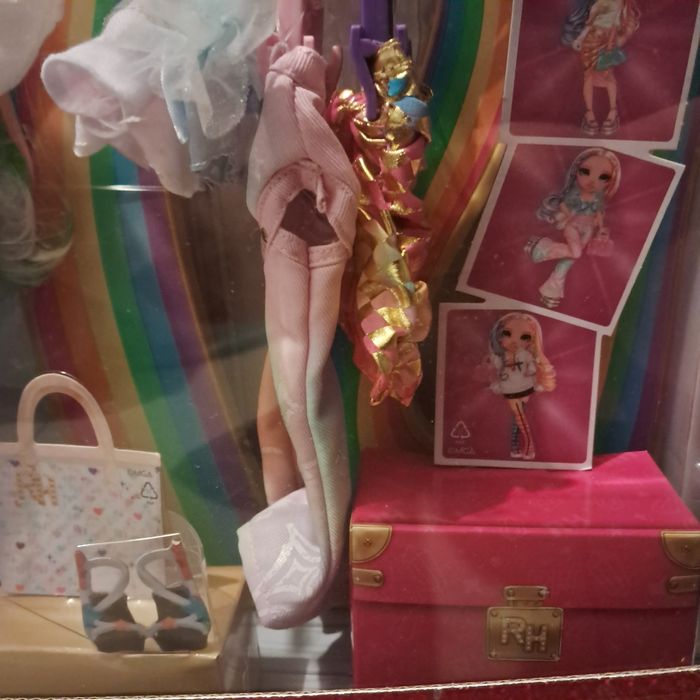 Lalka Rainbow High Amaya z szafa