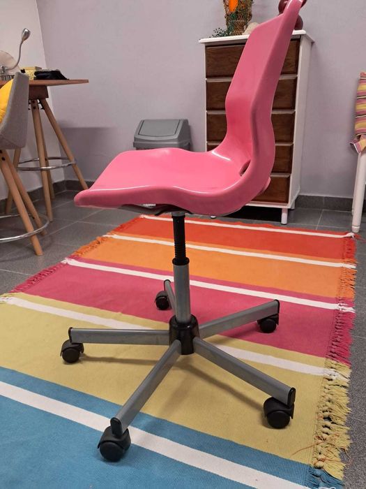 Cadeira Giratória Rosa e Cinza