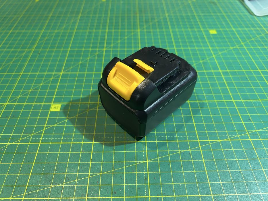 Аккумулятор DeWalt DCB120 12V 5.0 Ач