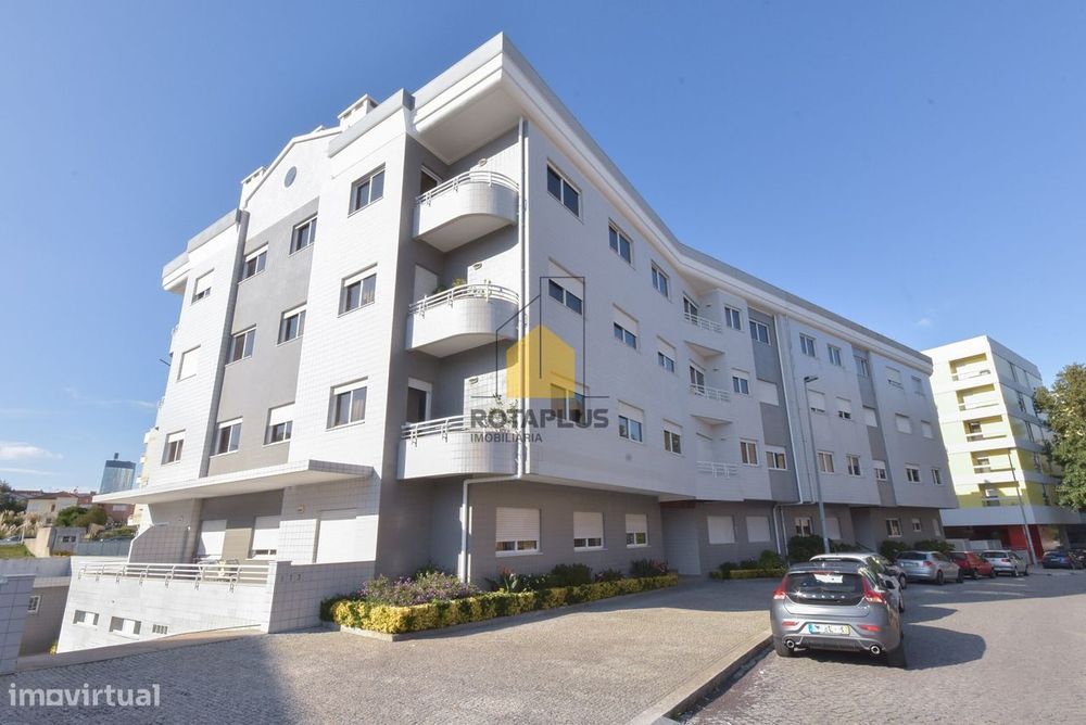 T3 Duplex para Arrendamento – Urbanização dos Maninhos