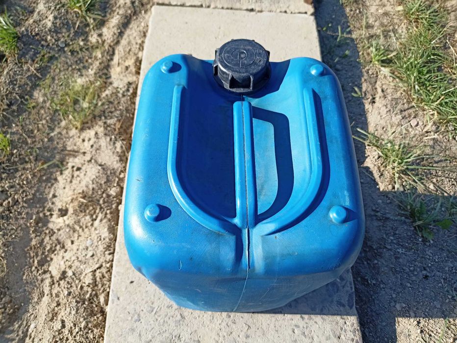 Kanister - baniak - pojemnik na wodę - 25l - czysty - stan bdb