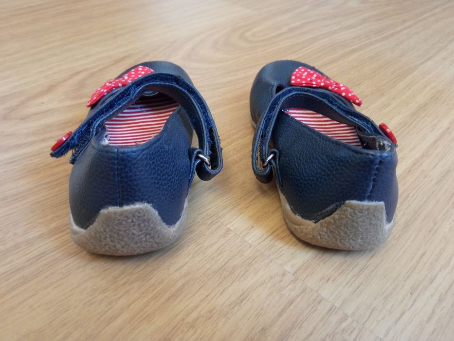 Baleriny rozm. 23
Długość wkładki 13 cm
Zapinane na rzep 
Stan jak na