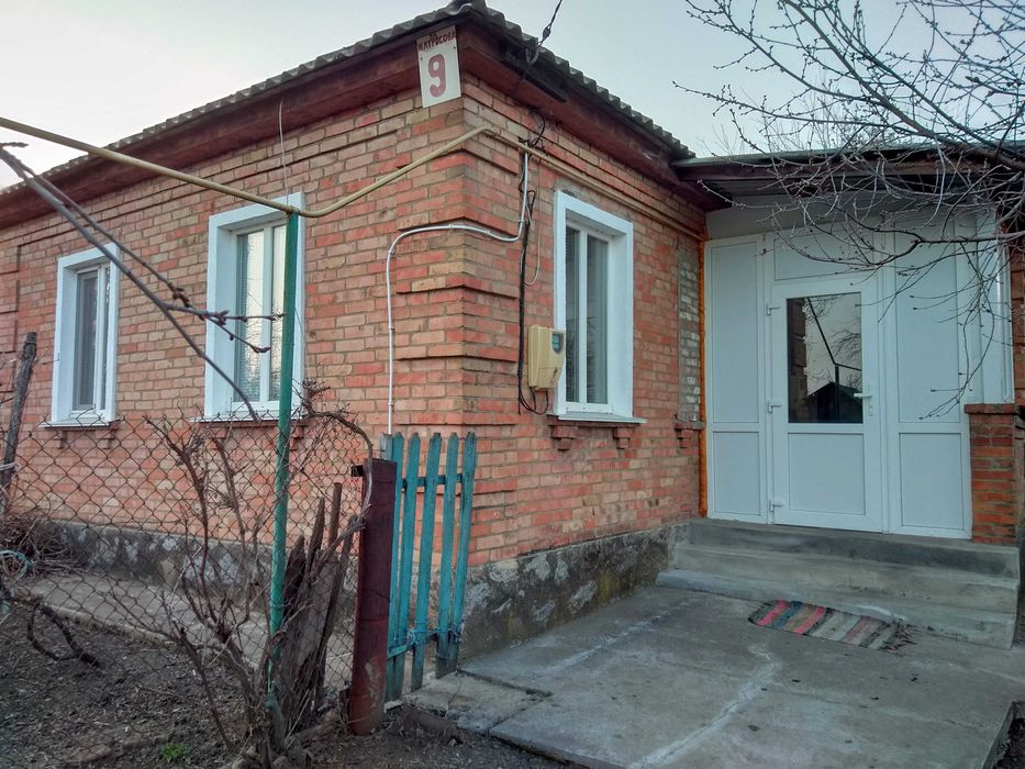 Продам будинок. Готовий варіант для життя з великою ділянкою