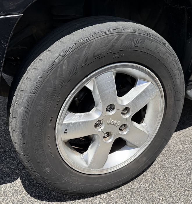 Pneus e jantes cherokee WJ/WG Overland 235/65R17