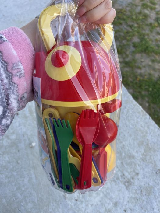 Дитячий посуд для дитини