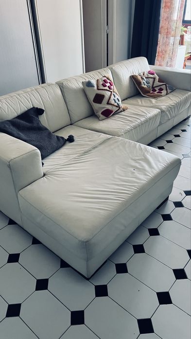 Sofa em pele com chez lomg