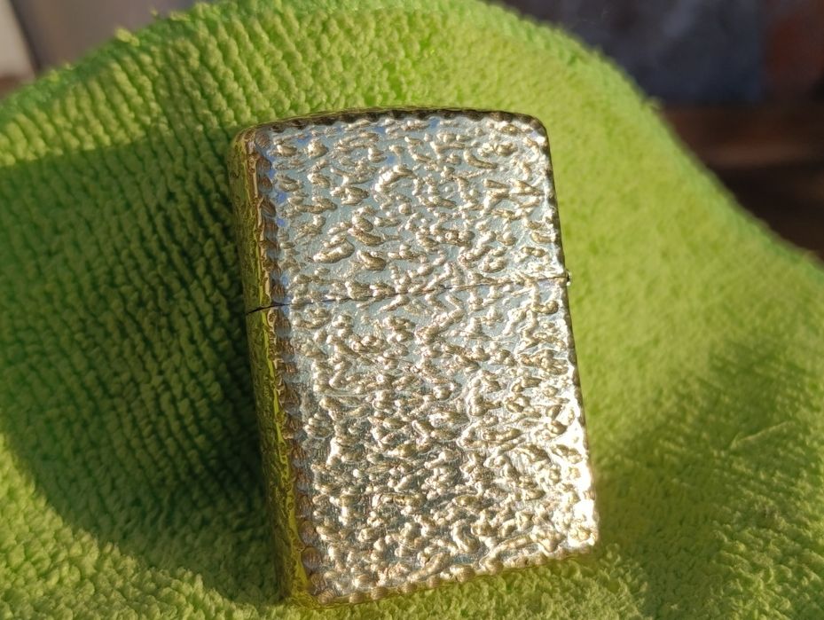 Новая зажигалка Zippo Armor ручной работы.
