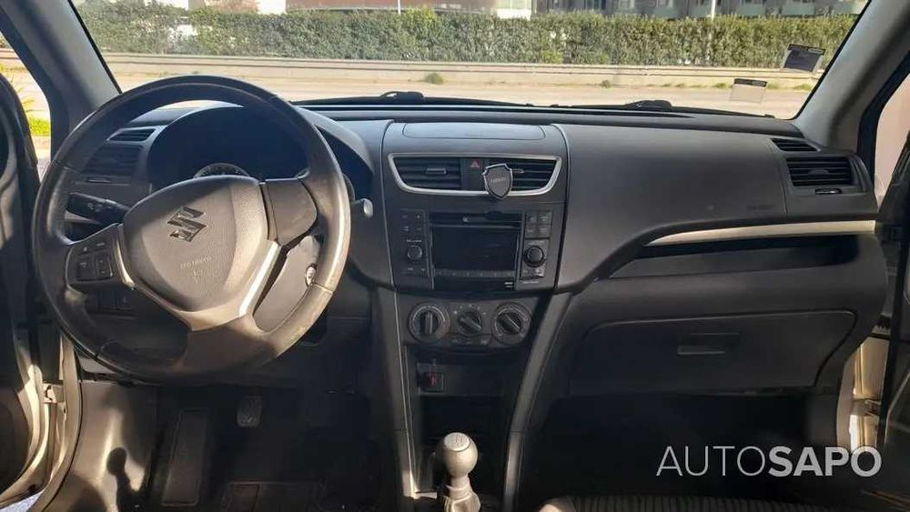 carro suzuki swift cinzento 2011 5 portas