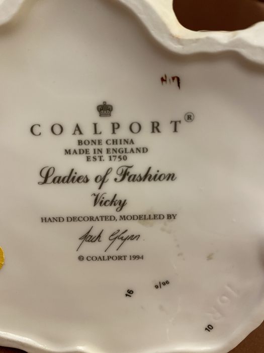 Figurka  Coalport  z parasolką