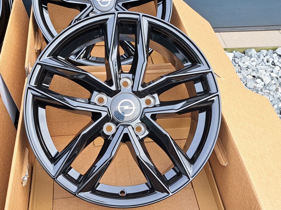 Alufelgi 16' Opel Vivaro 5x118 ET40 Nośność 900Kg CZARNE DM05