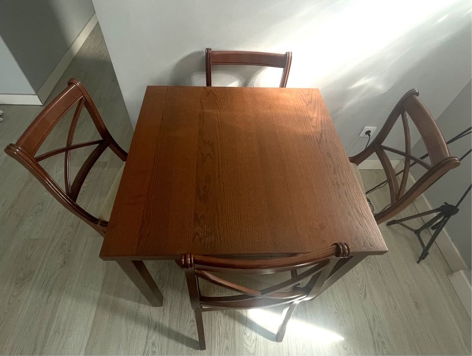 Mesa de Jantar extensível.