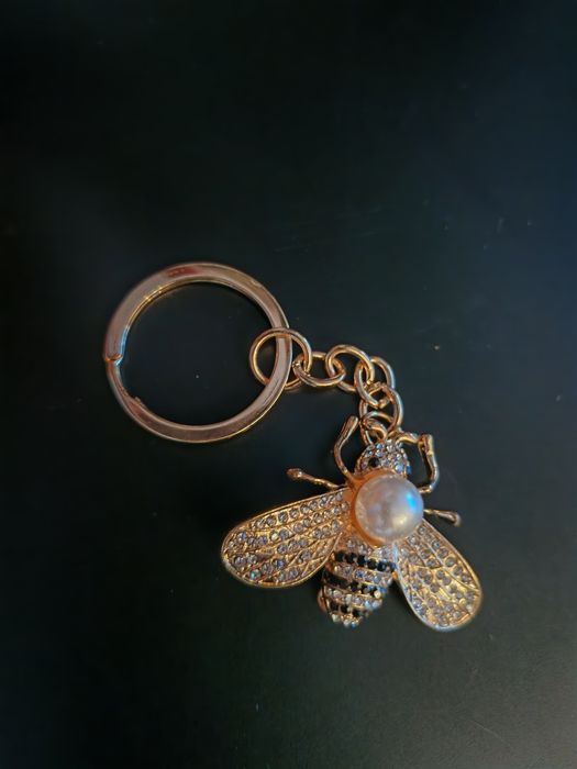 Elegancki breloczek z cyrkoniami