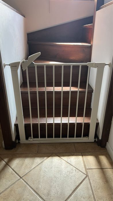 Barreira de segurança Munchkin  para criança em metal 76x82 cm branco