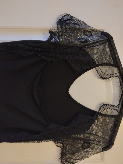 Sukienka mała czarna z koronką