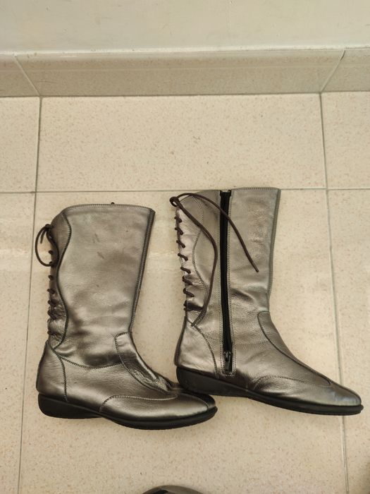 Selling boots size 37