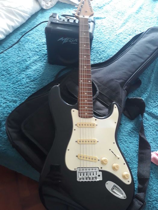 Guitarra eléctrica, bolsa,aplificador de guitarra electrica.