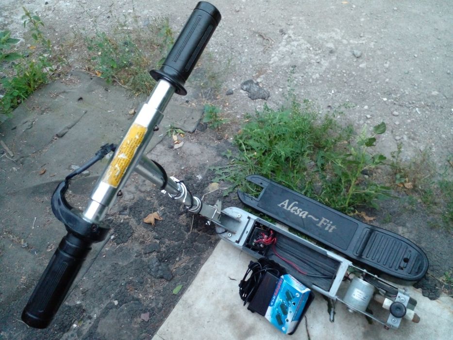 продам Германский складной электросамокат"AlesaFit" "АлесаФит" на ходу