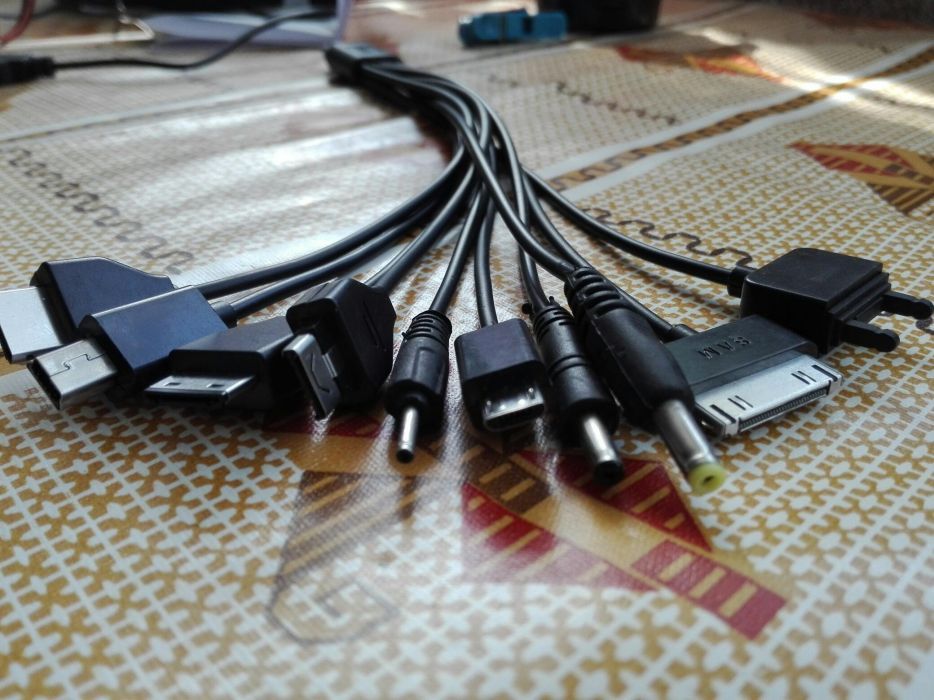 _шнур_со множеством штекеров