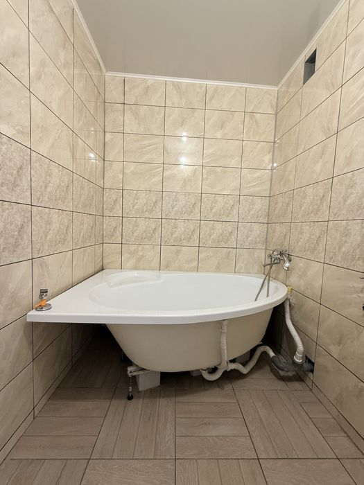 Продаж чотирьох кімнатної квартири . Ощадбанк.