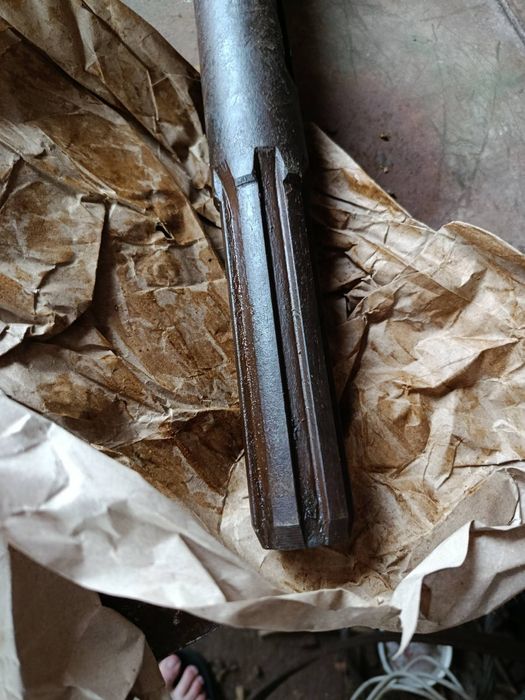 Вал шестерня бортової лівий т16