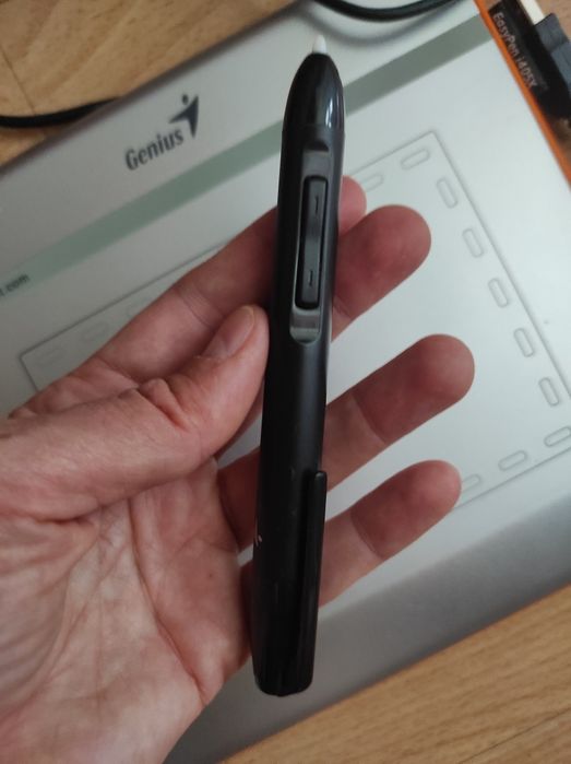 Практически новый графический планшет Genius