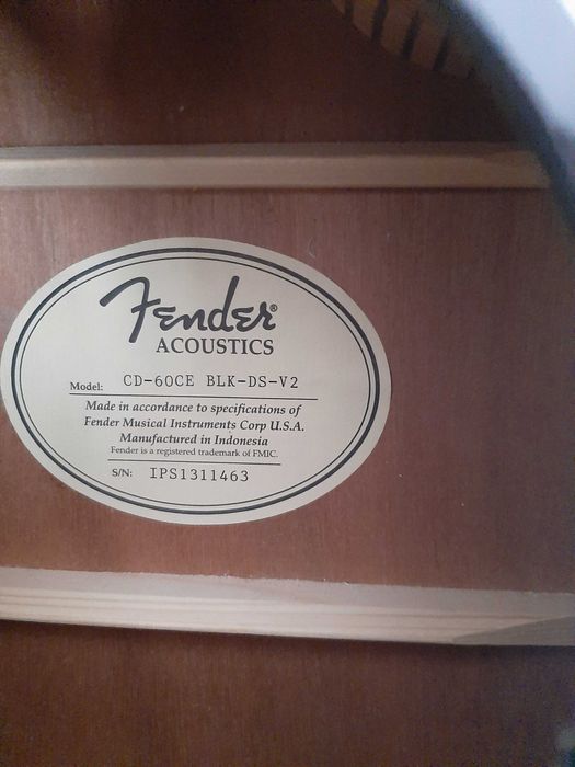 Fender CD - 60 CE com Estojo Rockcase e Amplificador Roland Cube 30 X