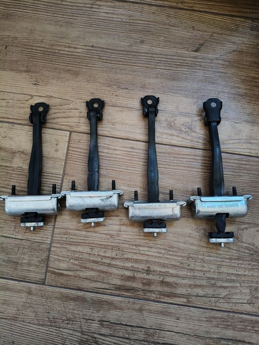 Огранічітелі дверей джип черрокі Кл 2019р.