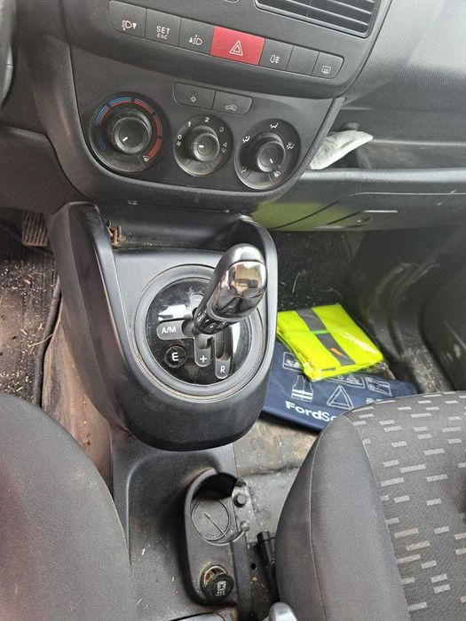 Opel Combo D L1H1 – 1.6 CDTI Automática (SEM DOCUMENTOS)